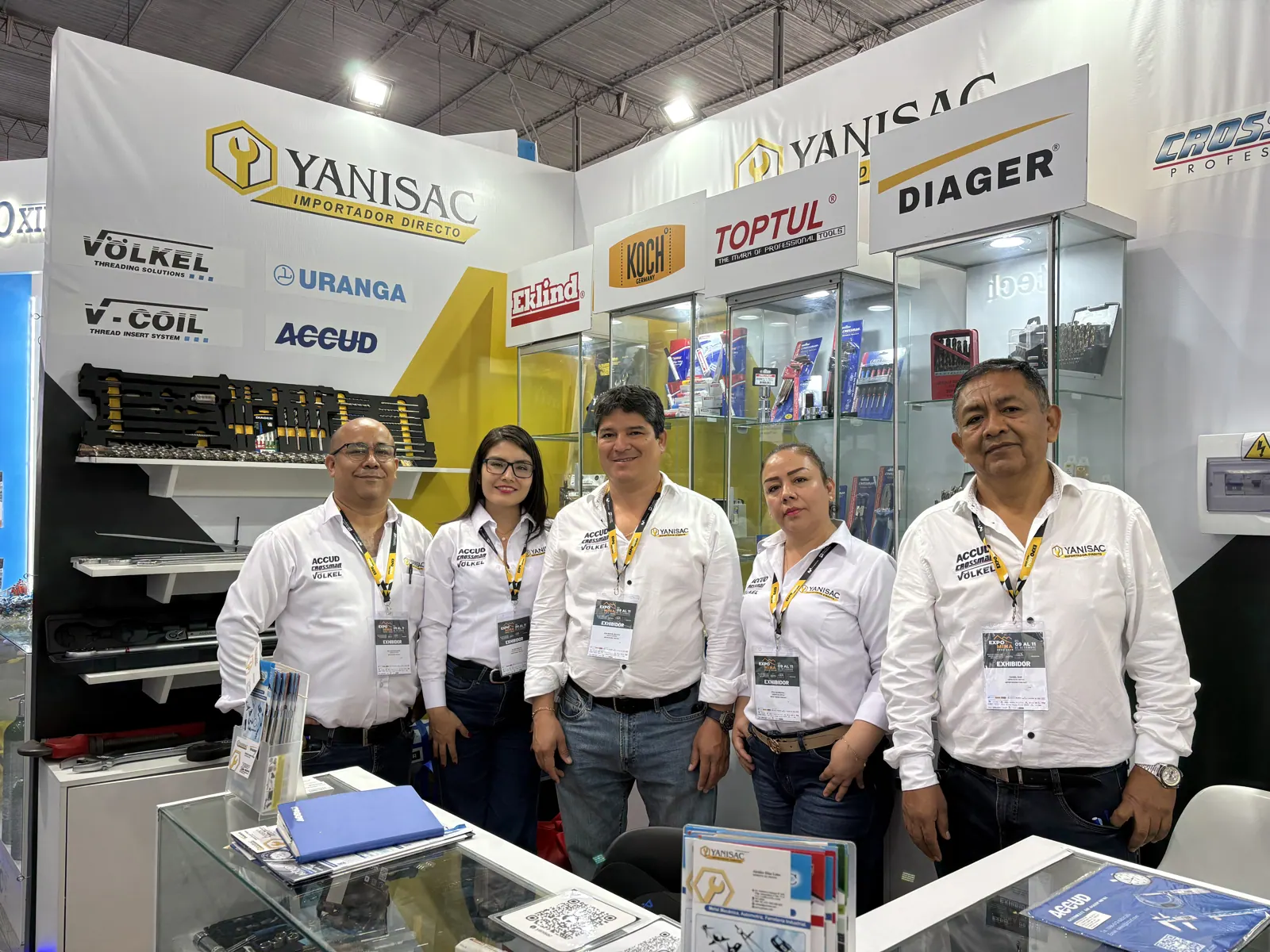 Equipo Yanisac en Expomina